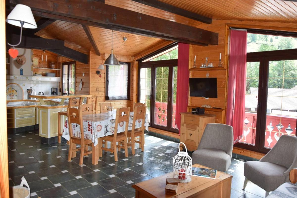 Maison De Style Individuelle Le Rouge Feigne A Chalet *